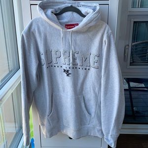 Men’s supreme hoodie worn once
